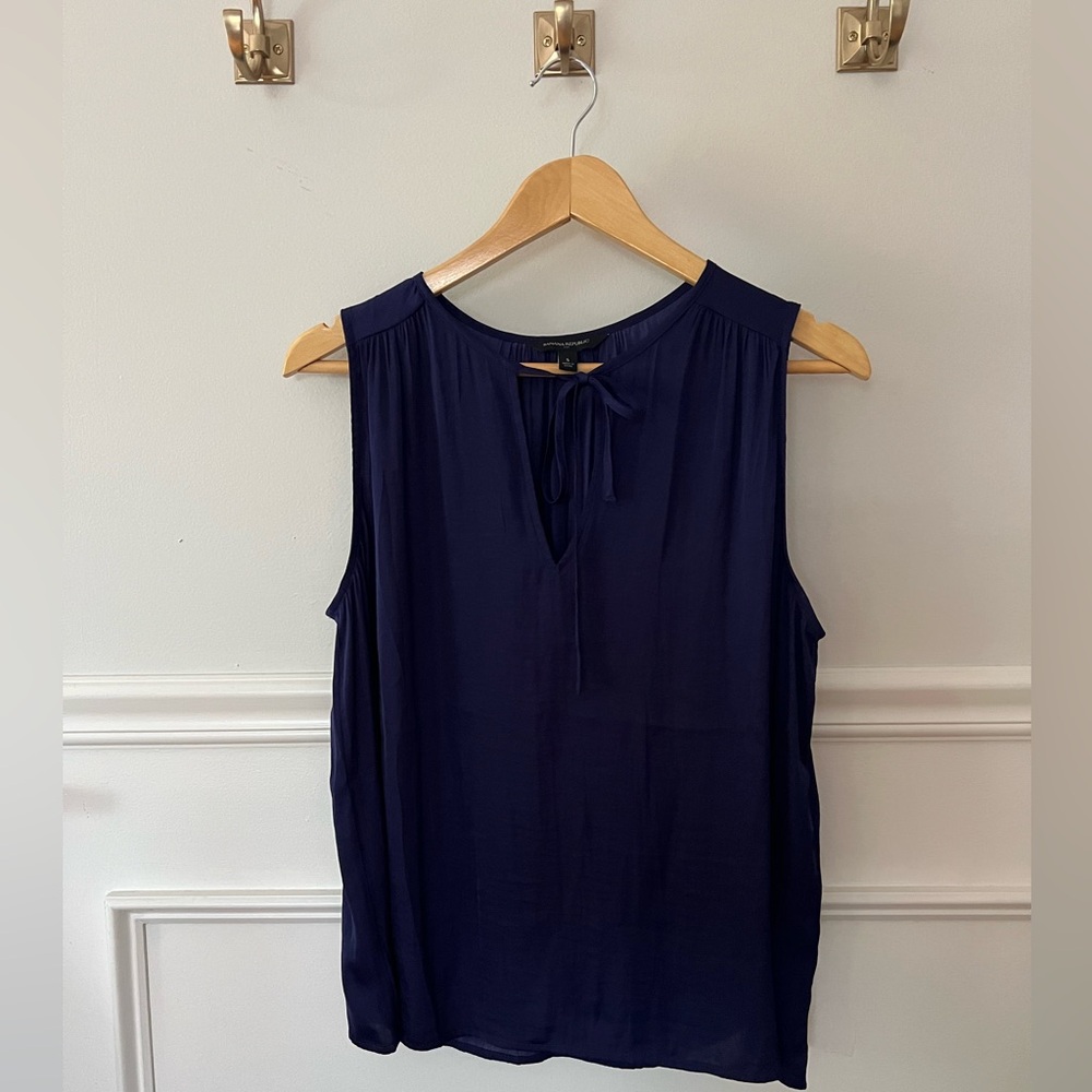Banana Republic sleeveless blouse S